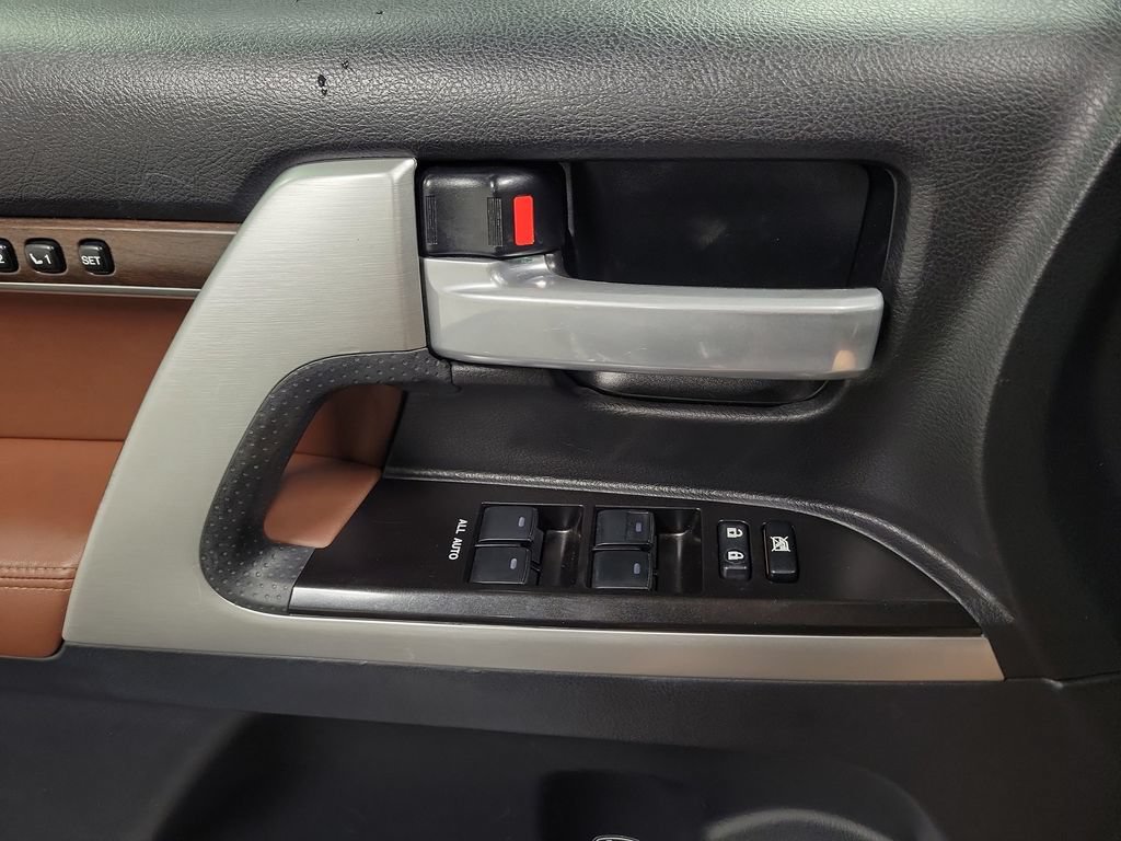 Used 2018 Toyota Land Cruiser AWD/4WD image 19