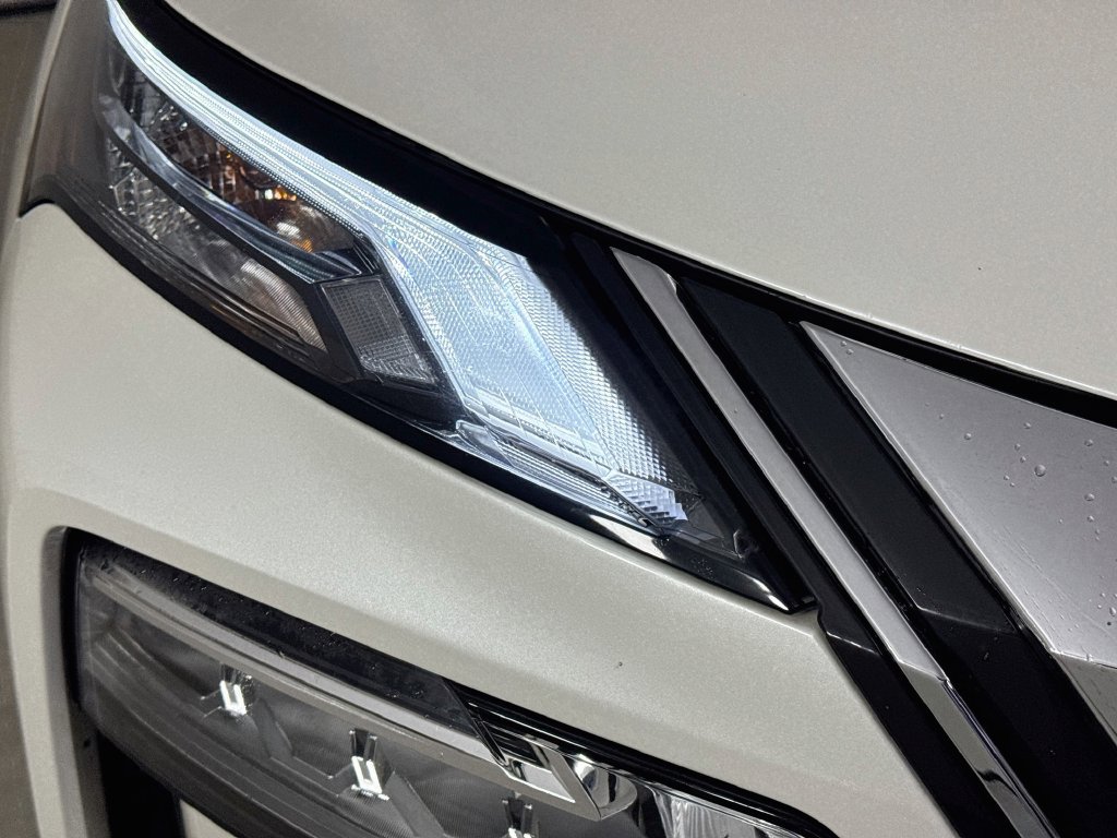 Used 2021 Nissan Rogue SV AWD/4WD image 32