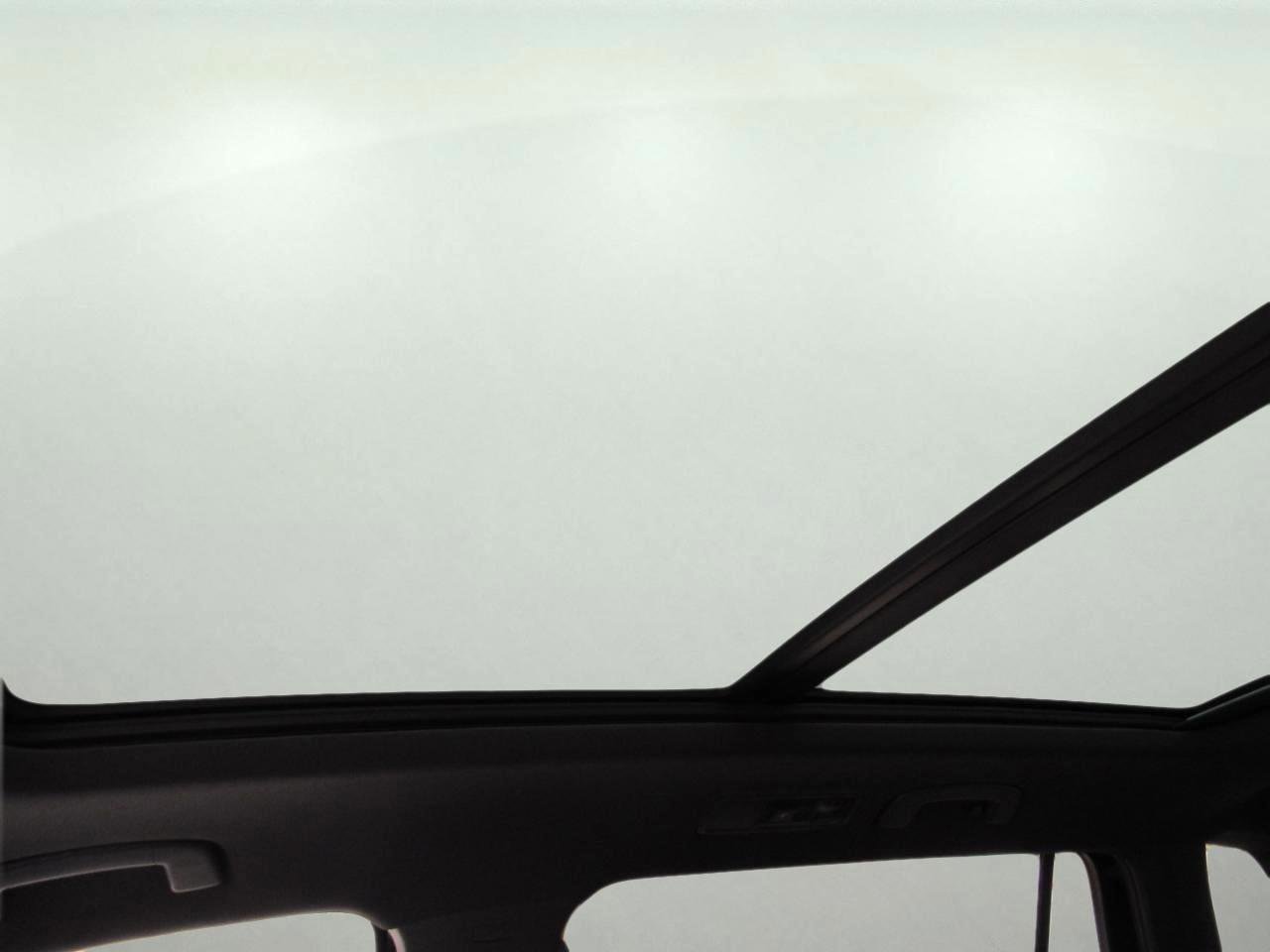 Used 2021 Volkswagen Tiguan SE R-Line image 26