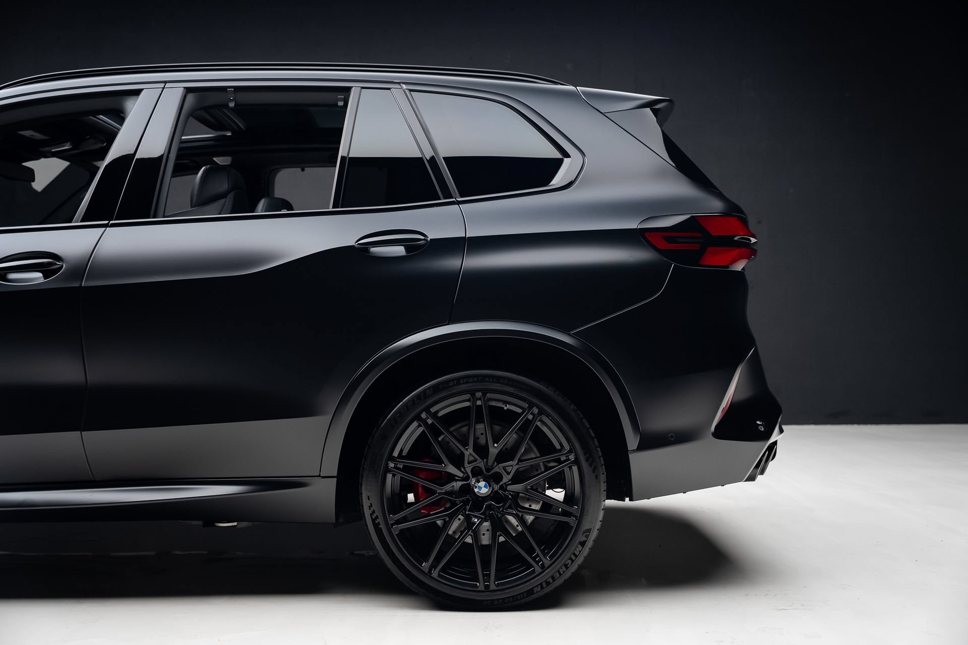 Used 2024 BMW X5 M Competition w/ Executive Package AWD/4WD image 21