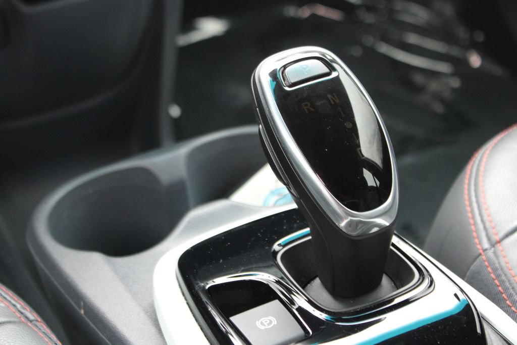 Used 2021 Chevrolet Bolt Premier w/ Infotainment Package FWD image 26