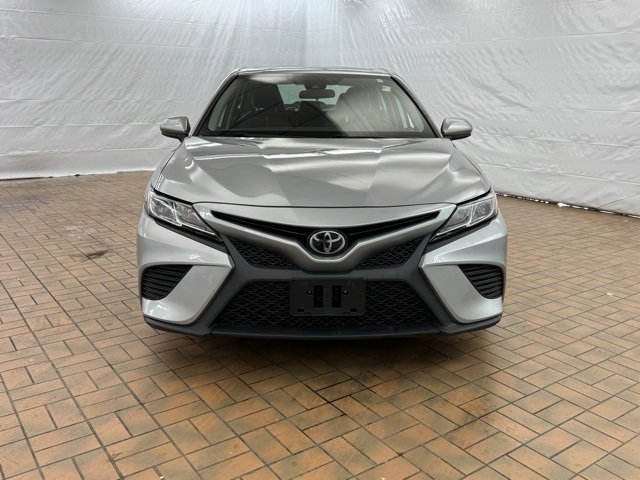 Used 2019 Toyota Camry SE image 2