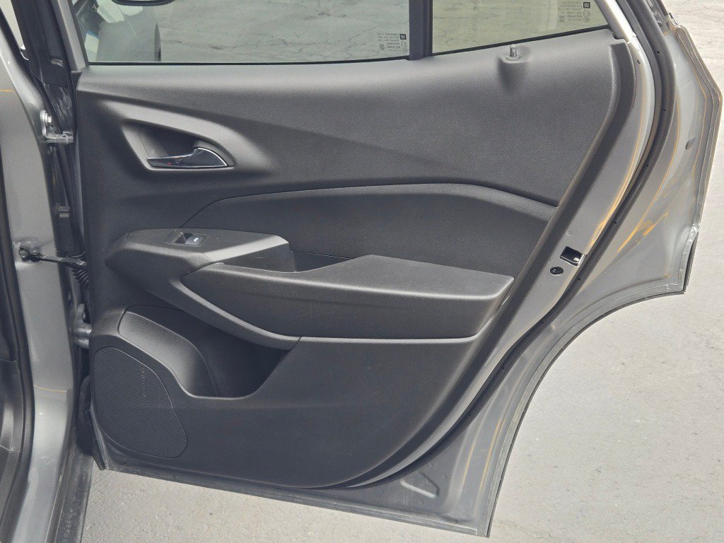 Certified 2025 Chevrolet Trax LT FWD image 9