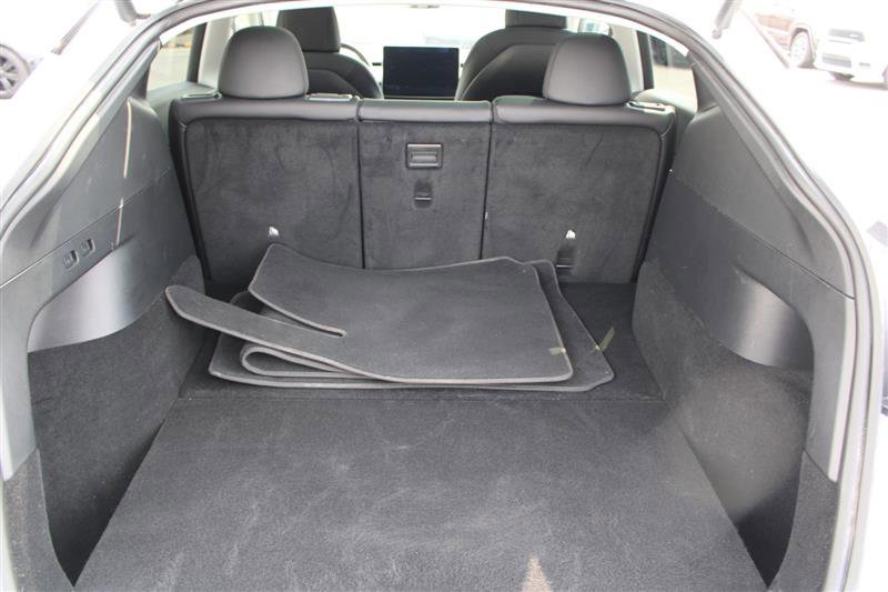 Used 2022 Tesla Model Y Long Range image 22