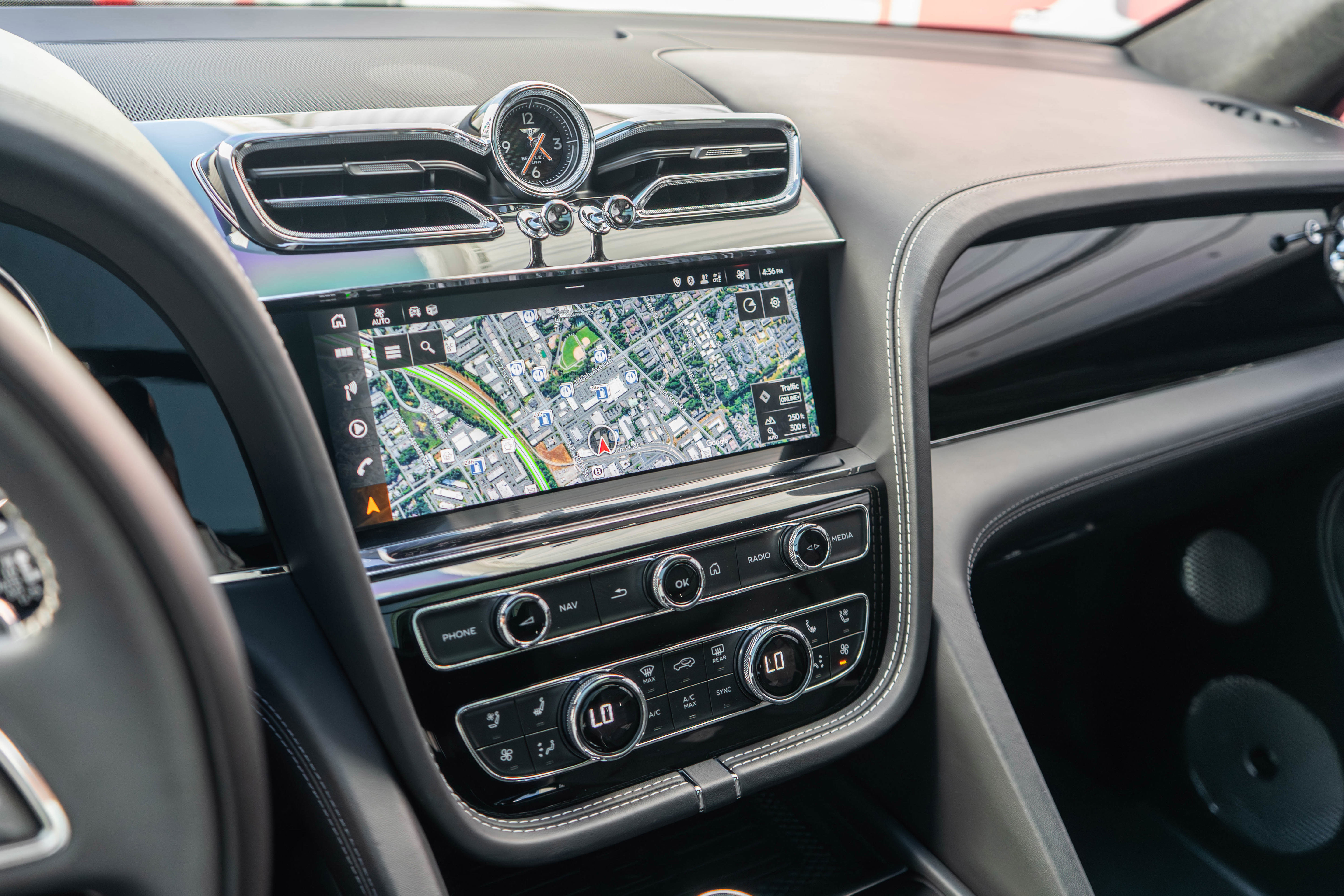 Used 2022 Bentley Bentayga image 21