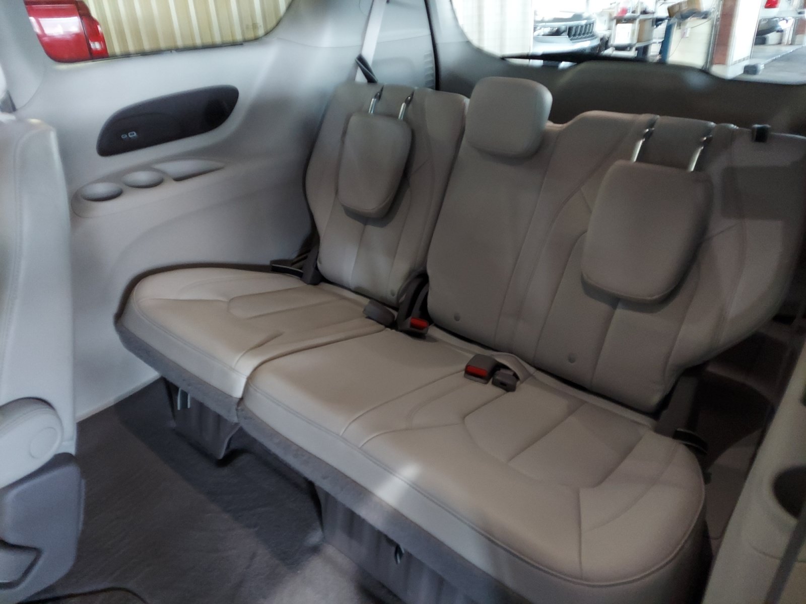Used 2021 Chrysler Pacifica Touring-L w/ Uconnect Theater Family Group FWD image 25