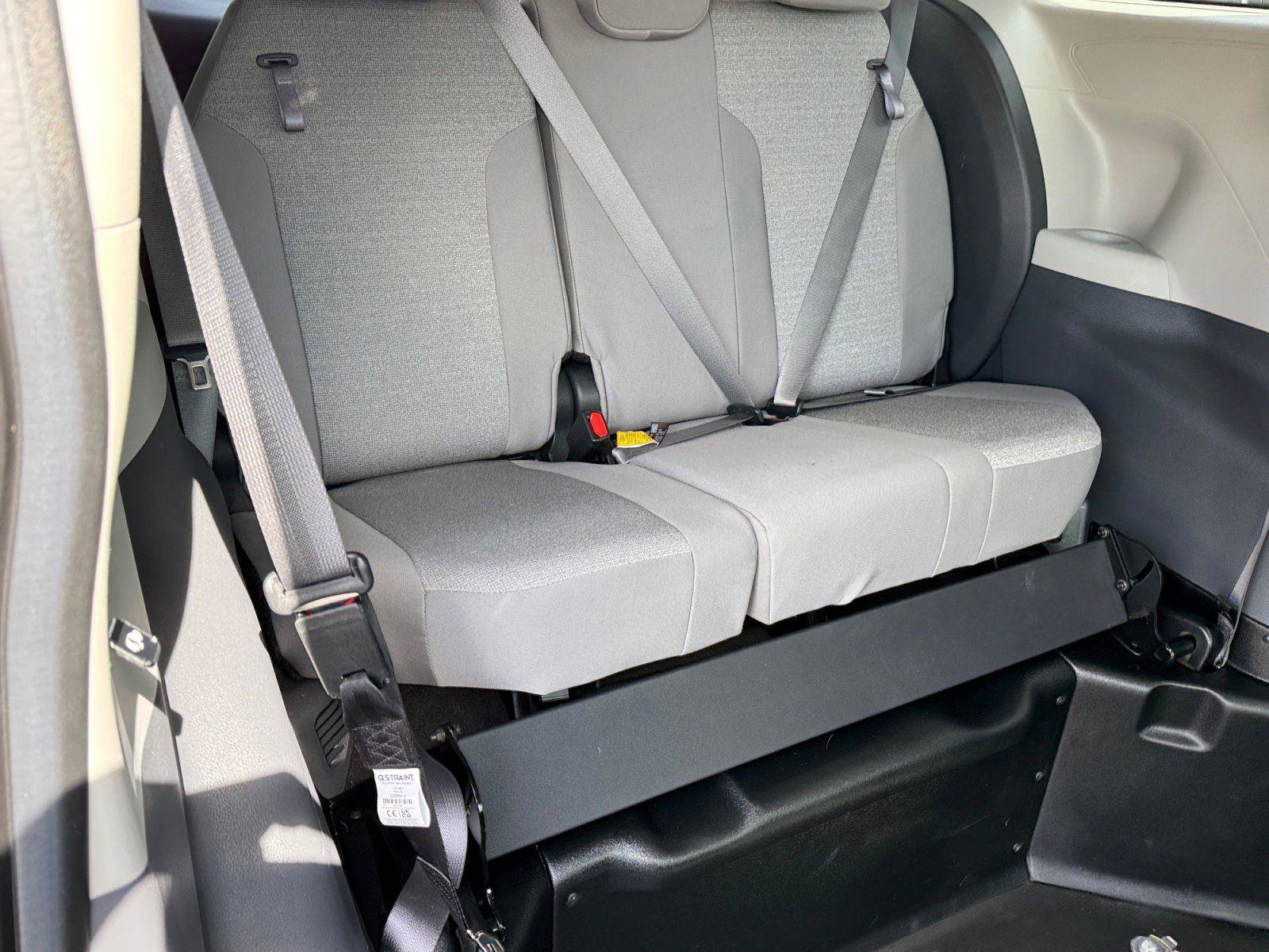 Used 2024 Toyota Sienna LE FWD image 16