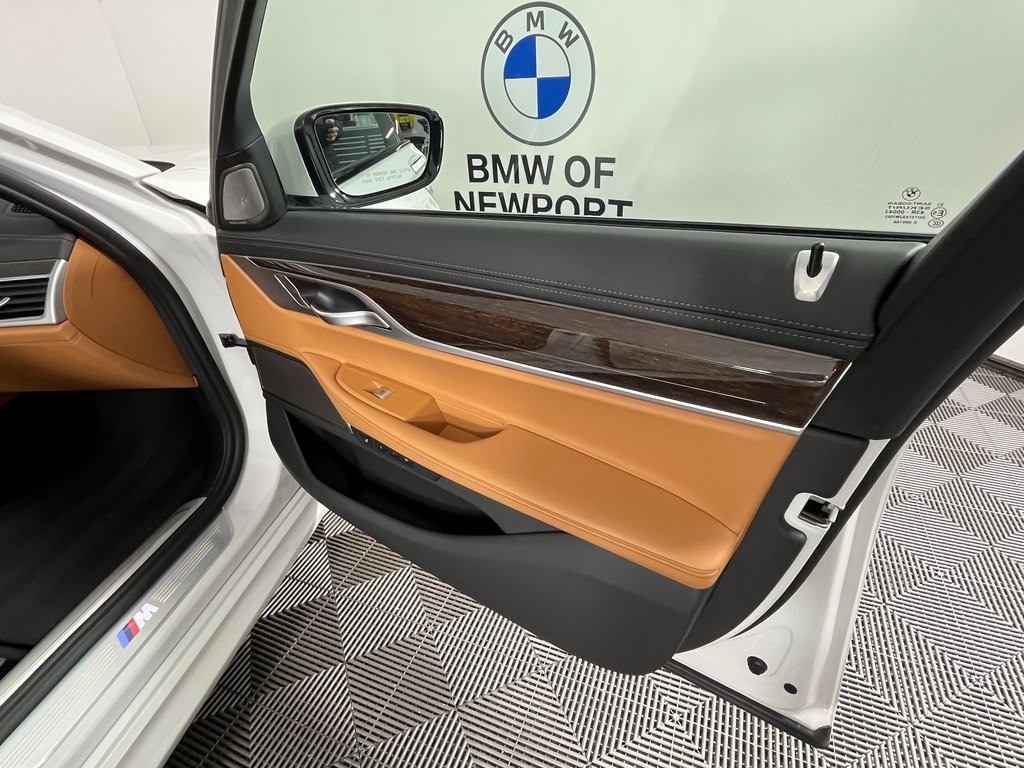 Certified 2022 BMW 750i xDrive w/ Executive Package image 25