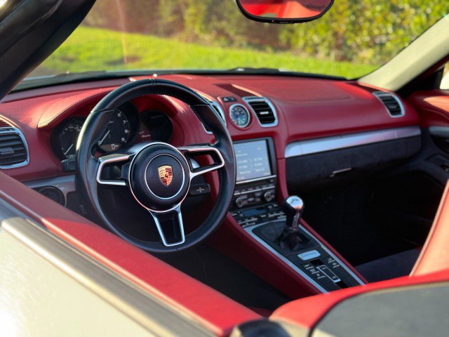Used 2016 Porsche Boxster Spyder image 22