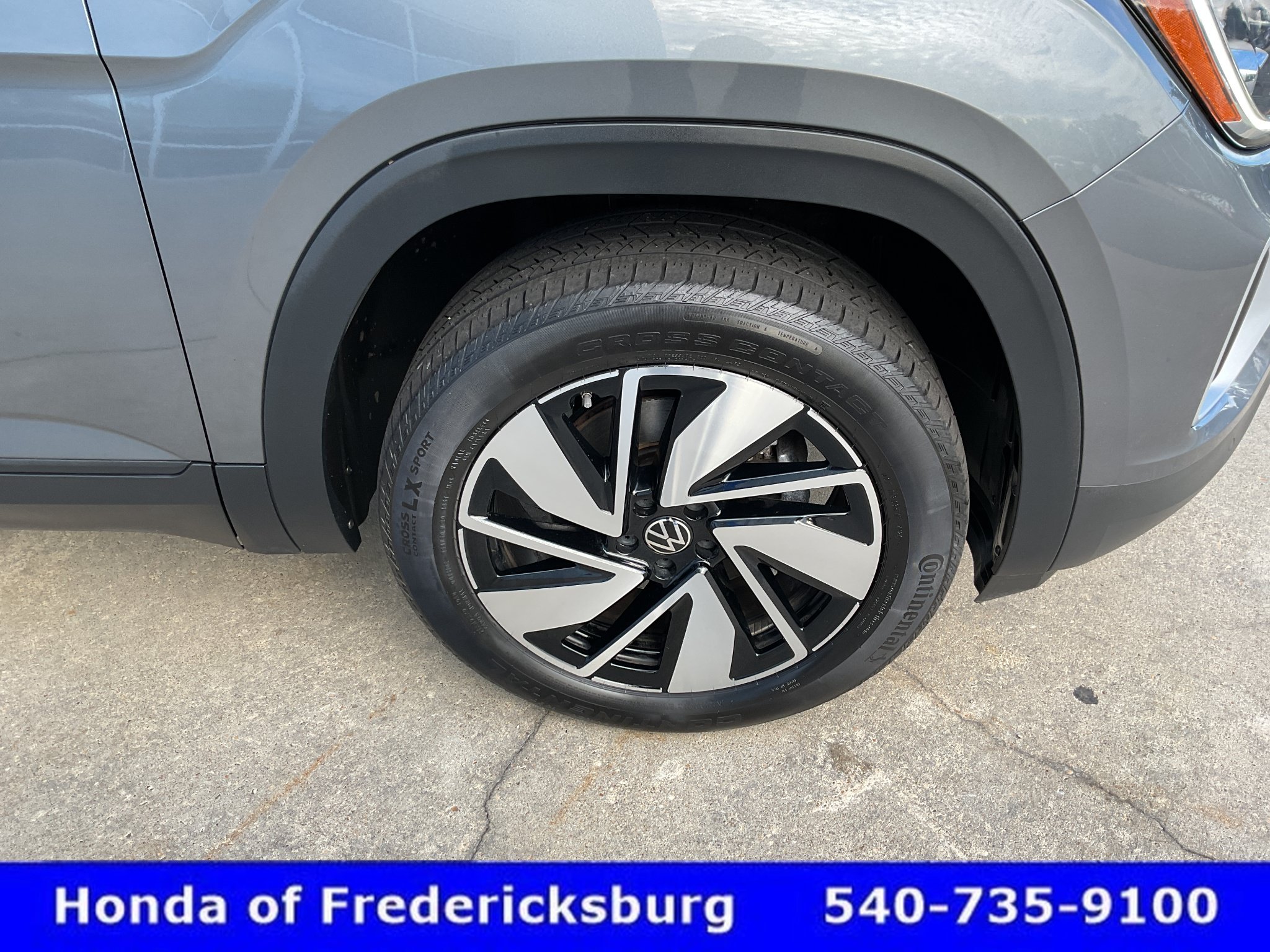 Used 2025 Volkswagen Atlas SE AWD/4WD image 13