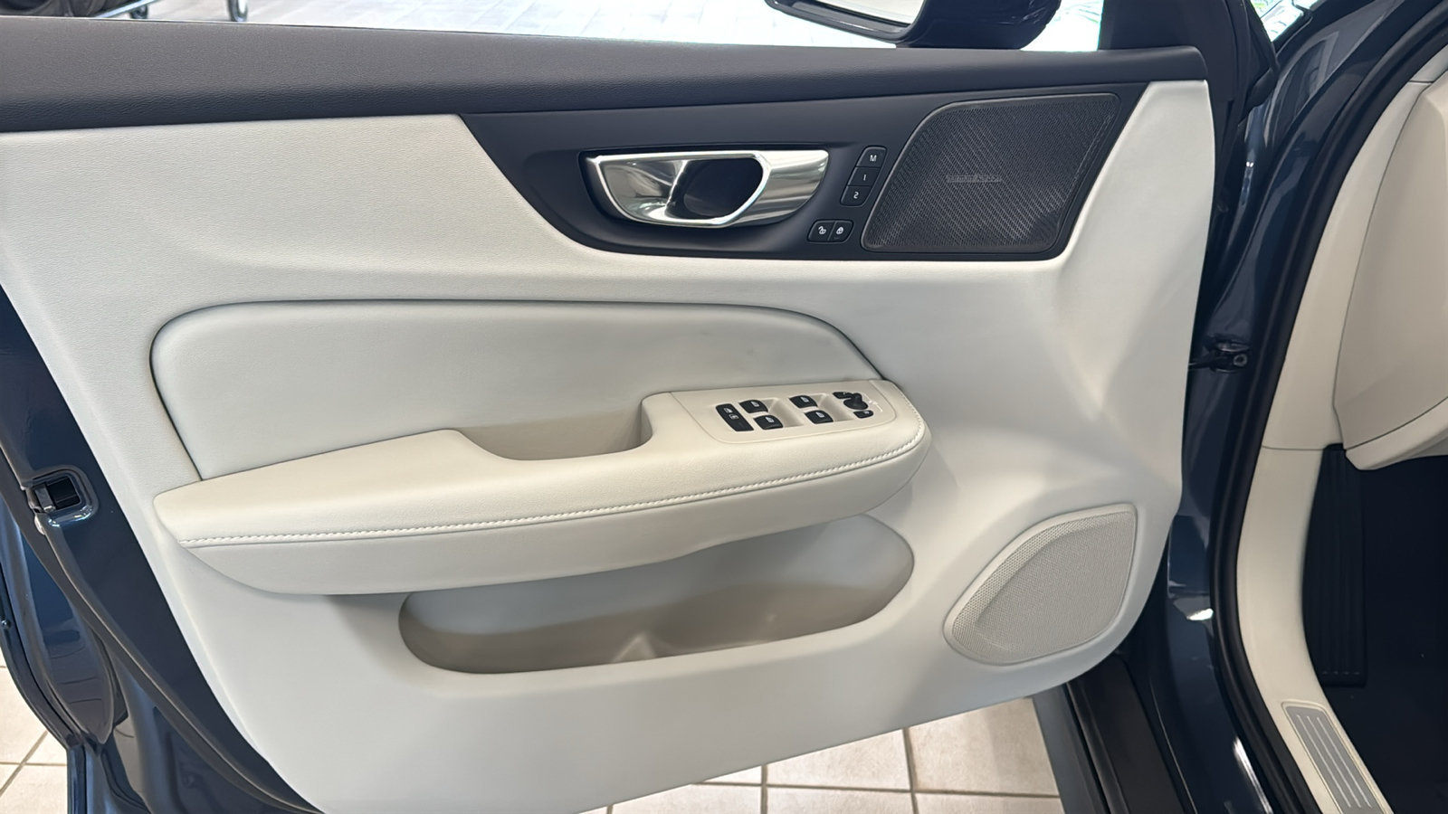 New 2026 Volvo V60 B5 Cross Country Plus w/ Protection Package Premier AWD/4WD image 21