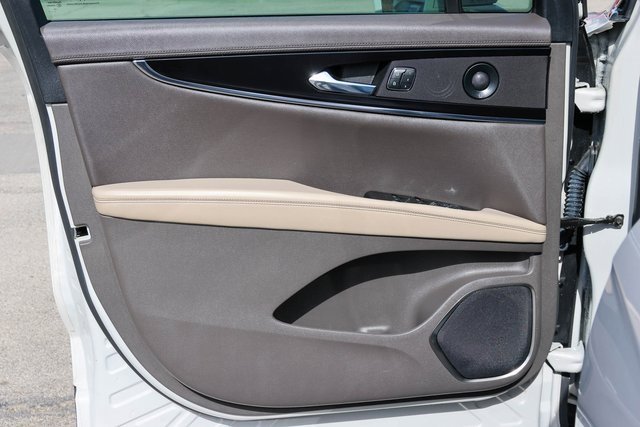 Used 2021 Lincoln Nautilus Reserve image 10