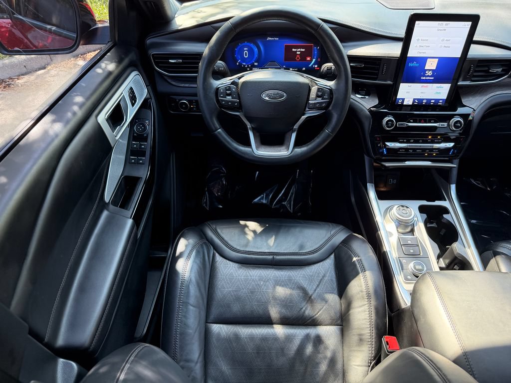 Used 2023 Ford Explorer Platinum w/ Technology Package AWD/4WD image 17