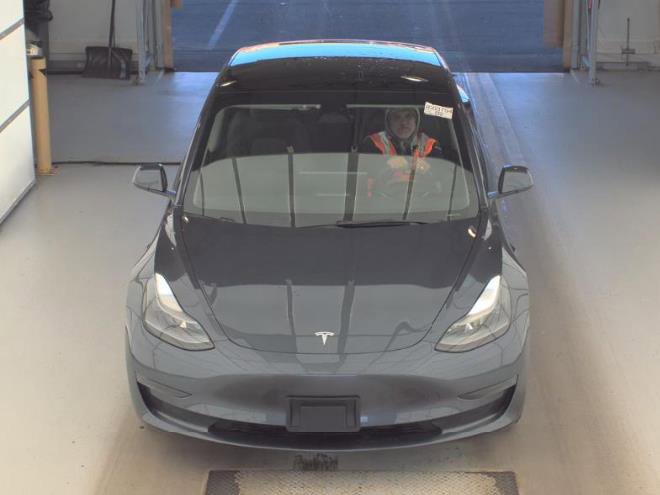 Used 2023 Tesla Model 3 Standard Range image 3