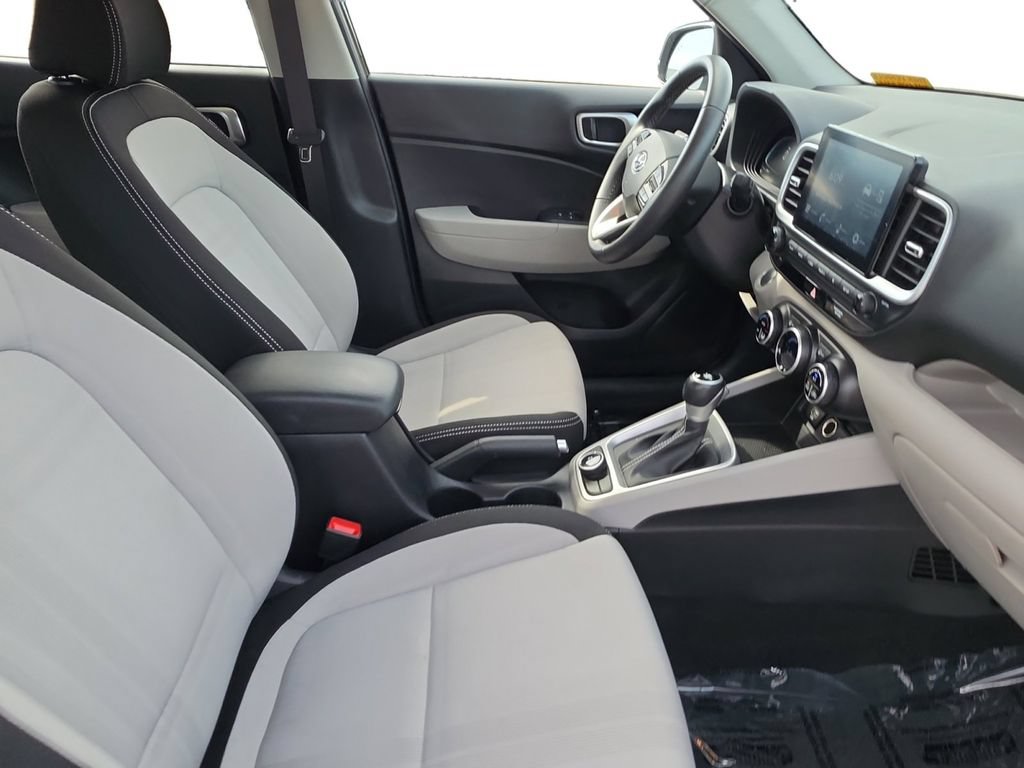Certified 2024 Hyundai Venue SEL FWD image 18