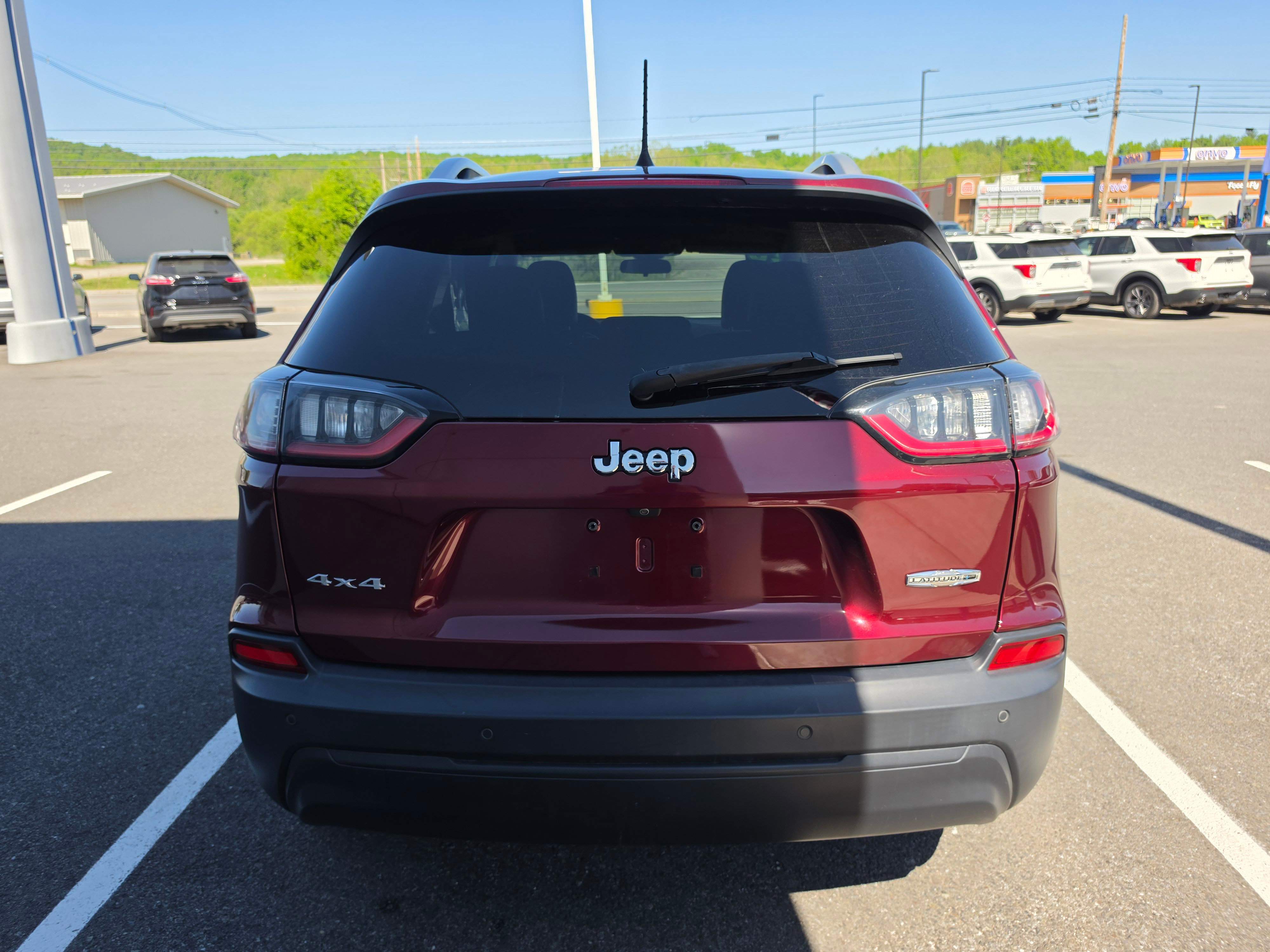 Used 2020 Jeep Cherokee Latitude Plus w/ Cold Weather Group AWD/4WD image 4