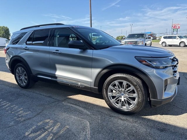 Used 2025 Ford Explorer Active w/ Active Comfort Package image 5