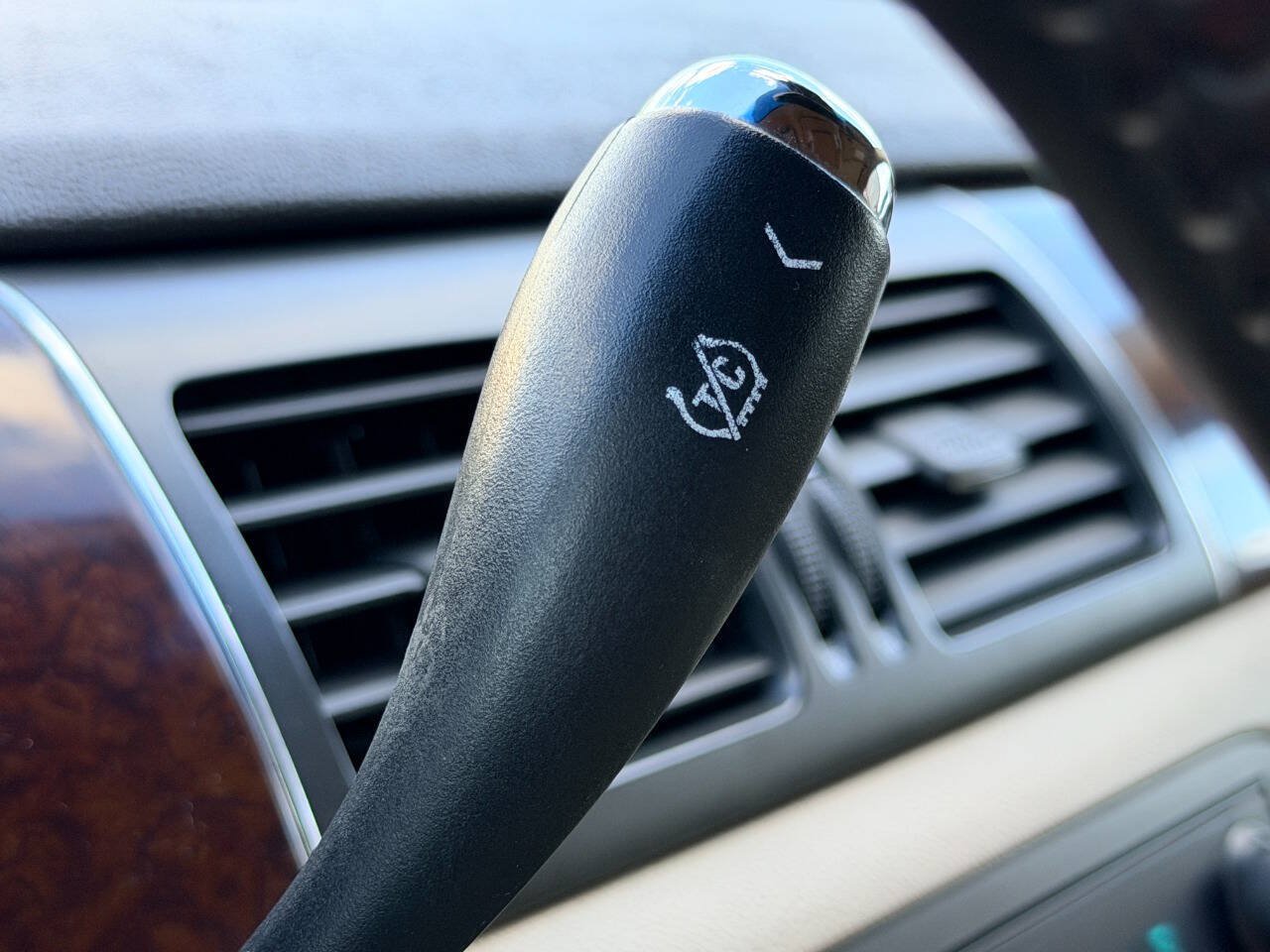 Used 2011 Buick Lucerne CXL FWD image 32