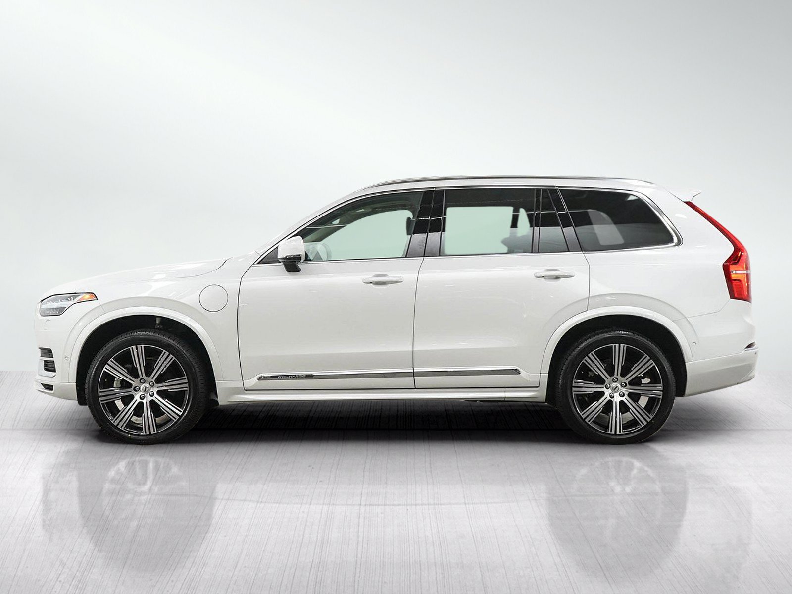 Used 2023 Volvo XC90 T8 Plus w/ Protection Package Premier AWD/4WD image 2