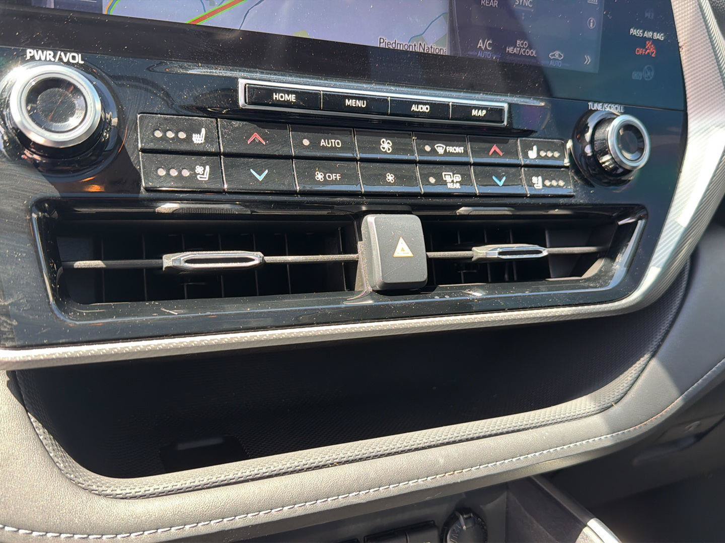 Used 2020 Toyota Highlander Platinum AWD/4WD image 28