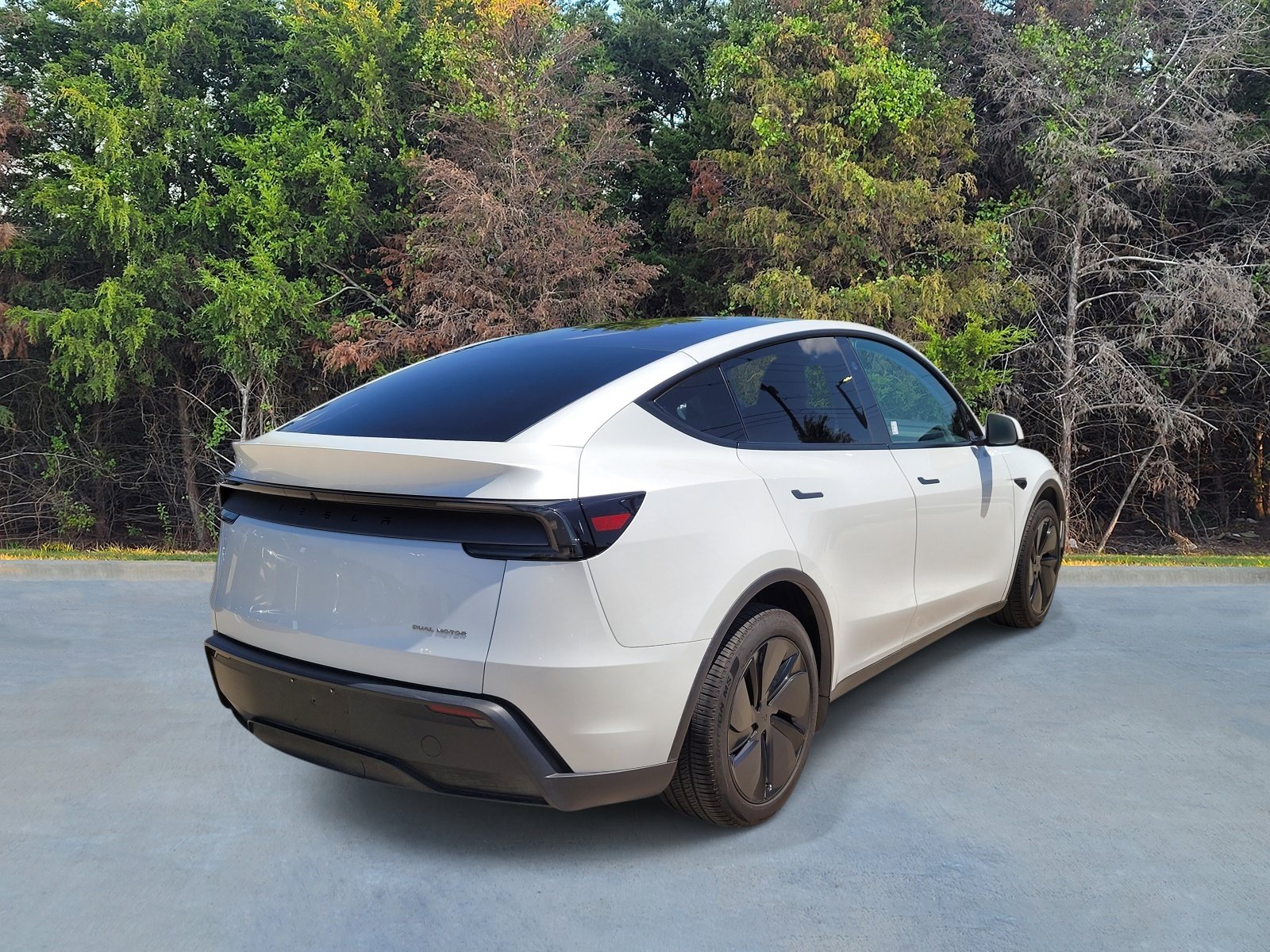 Used 2026 Tesla Model Y AWD image 17