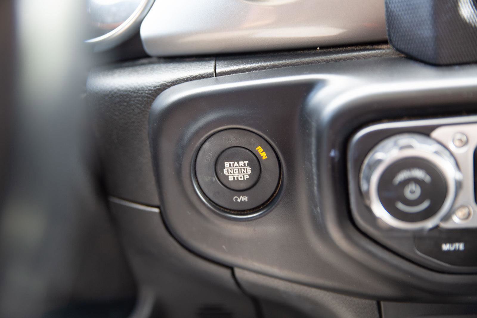 Used 2020 Jeep Wrangler Unlimited Sahara image 14