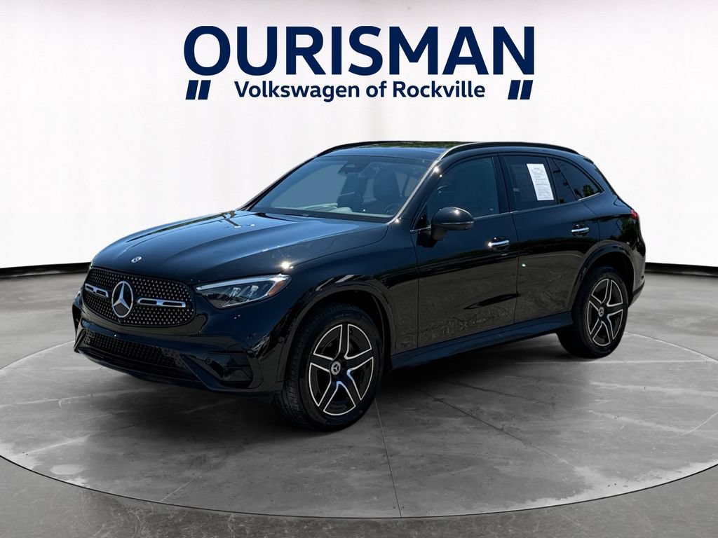 Used 2025 Mercedes-Benz GLC 300 4MATIC image 2