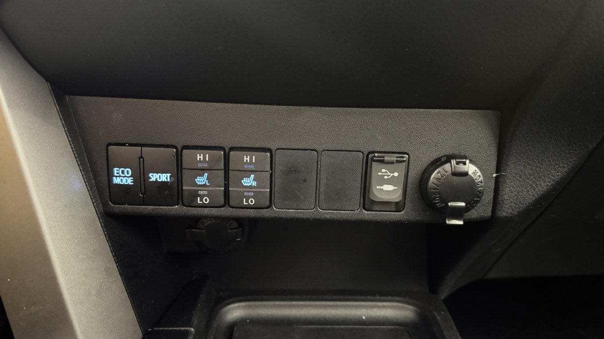 Used 2016 Toyota RAV4 Limited AWD/4WD image 23