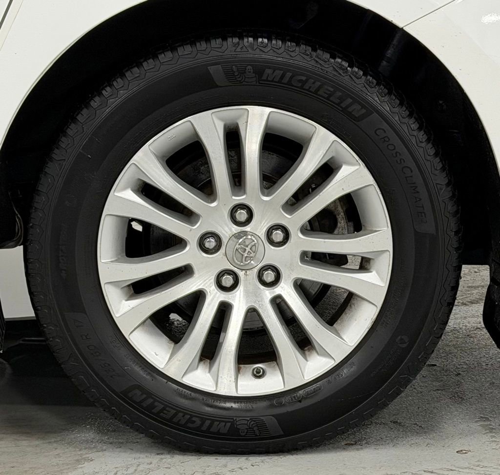 Used 2014 Toyota Sienna XLE image 8