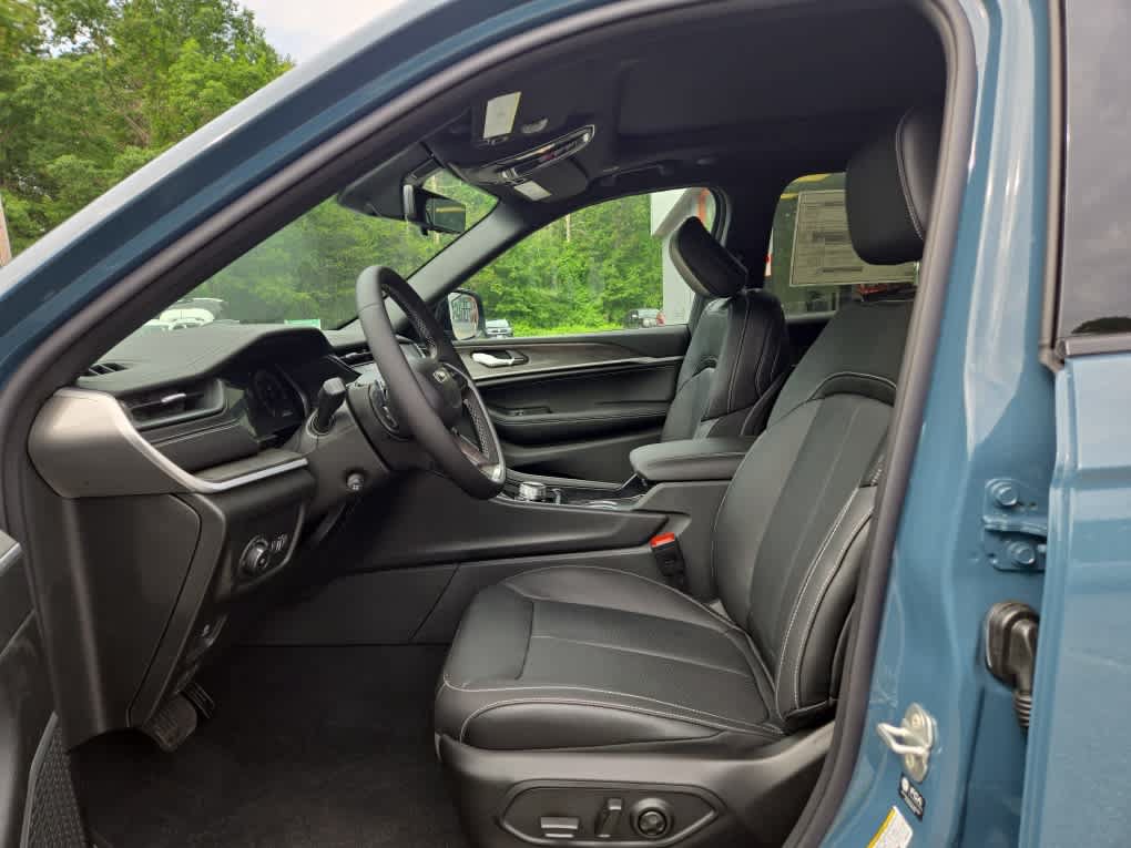 New 2026 Jeep Grand Cherokee Limited AWD/4WD image 12