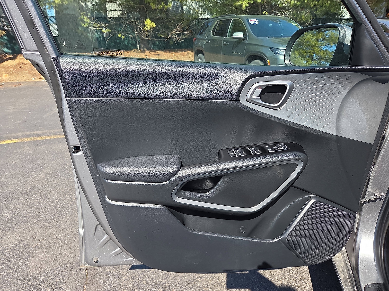 Used 2025 Kia Soul image 14