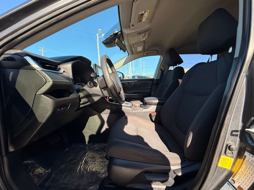 Used 2019 Toyota RAV4 LE w/ Carpet Mat Package image 23