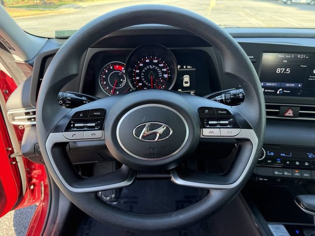 Used 2022 Hyundai Elantra SEL FWD image 15