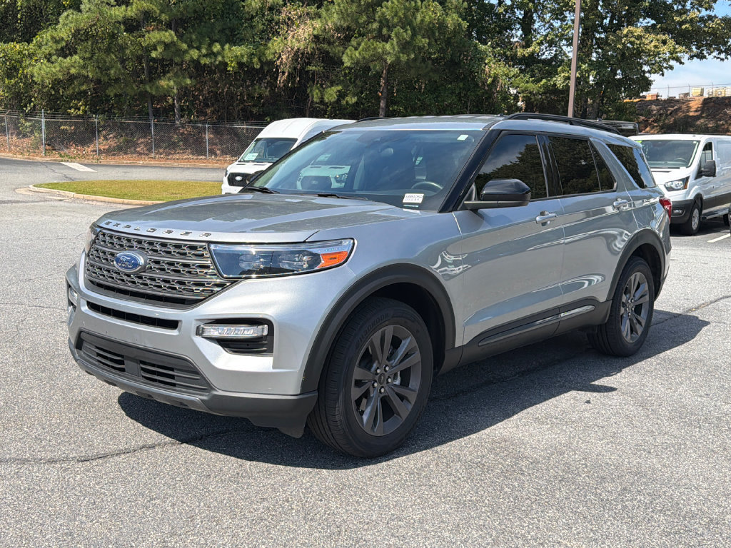 Used 2024 Ford Explorer XLT w/ Equipment Group 202A AWD/4WD image 3