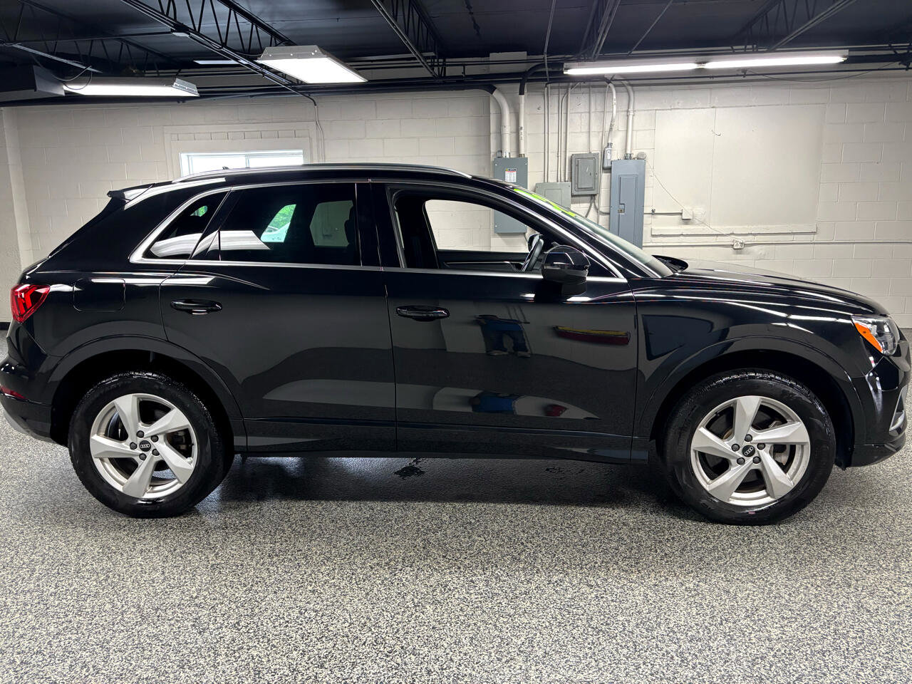 Used 2022 Audi Q3 2.0T Premium image 2