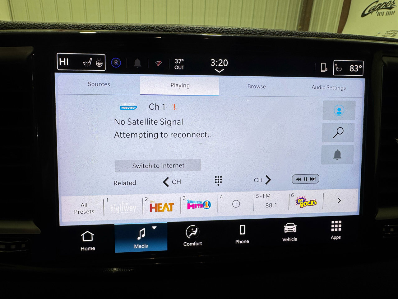 Used 2025 Chrysler Pacifica Select image 16