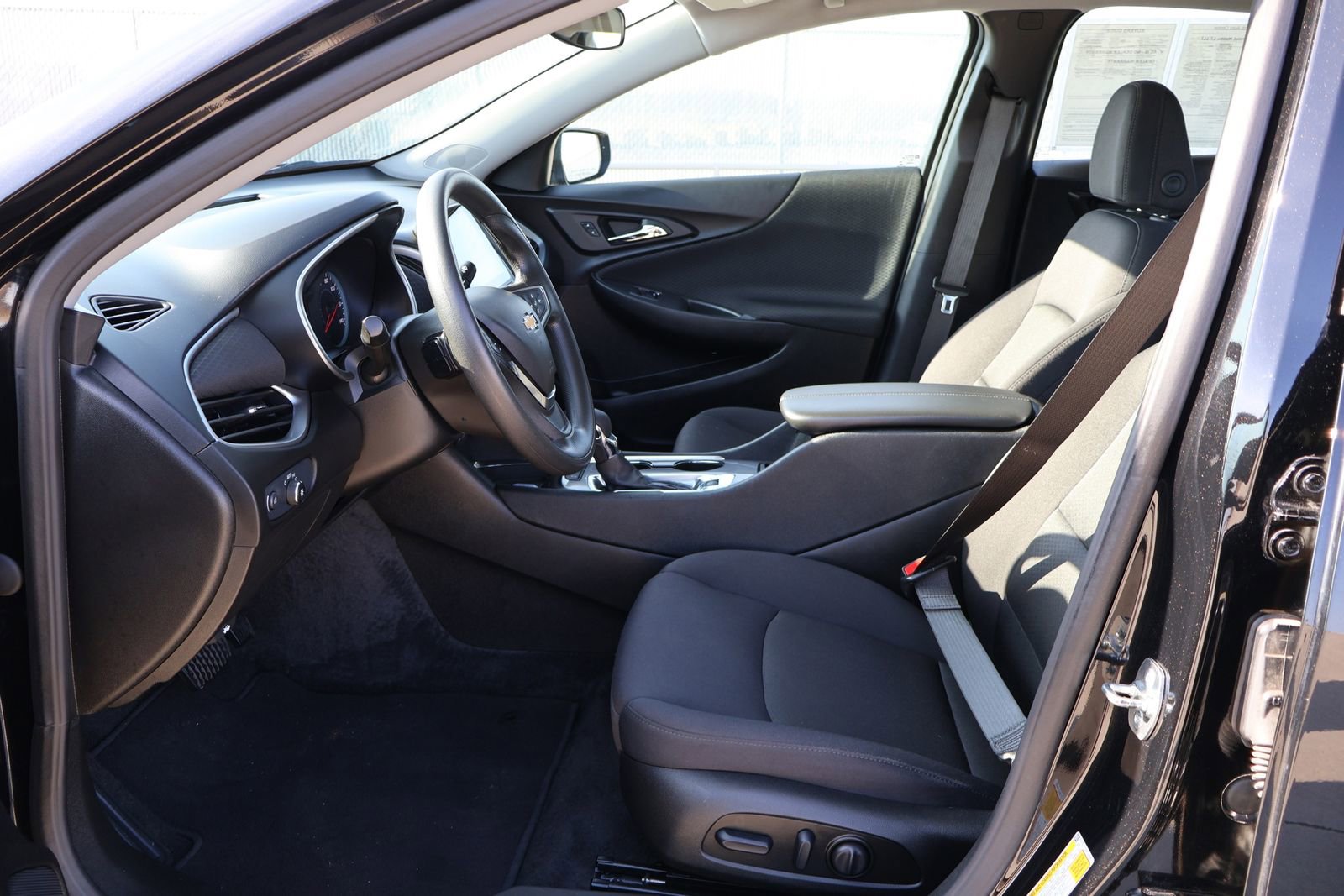 Used 2025 Chevrolet Malibu LT image 23