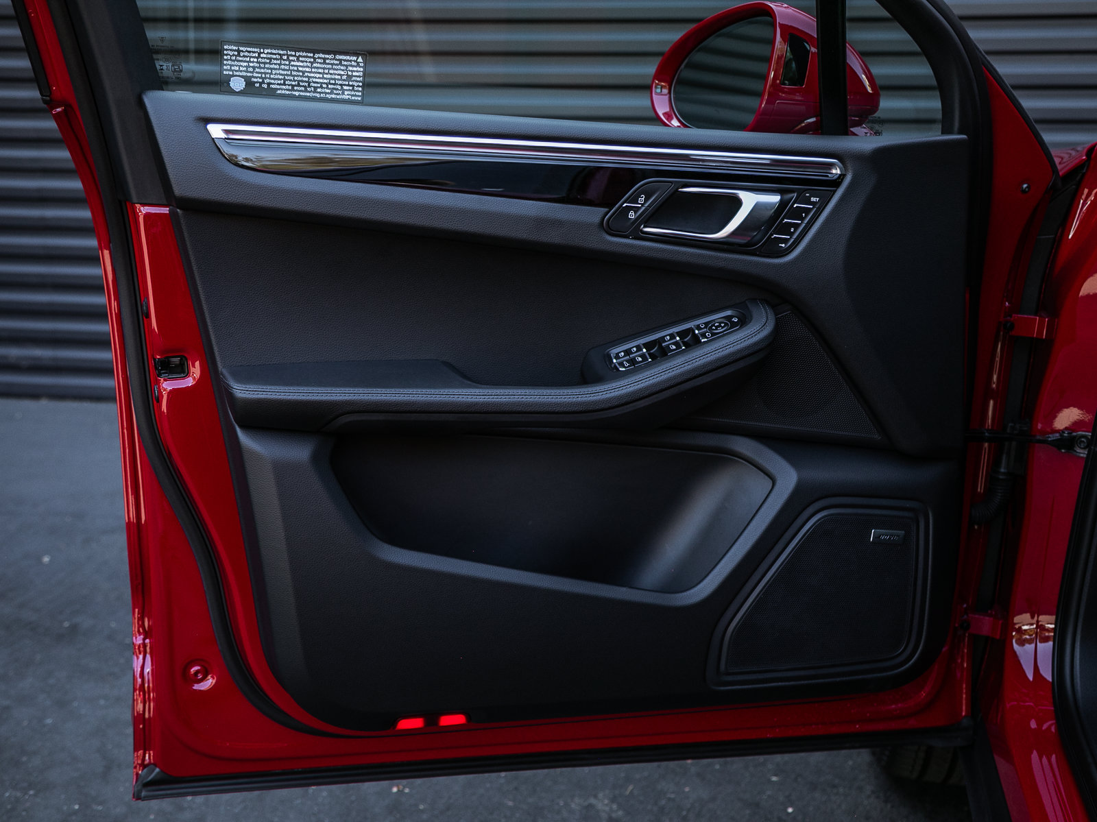 Certified 2026 Porsche Macan AWD/4WD image 17