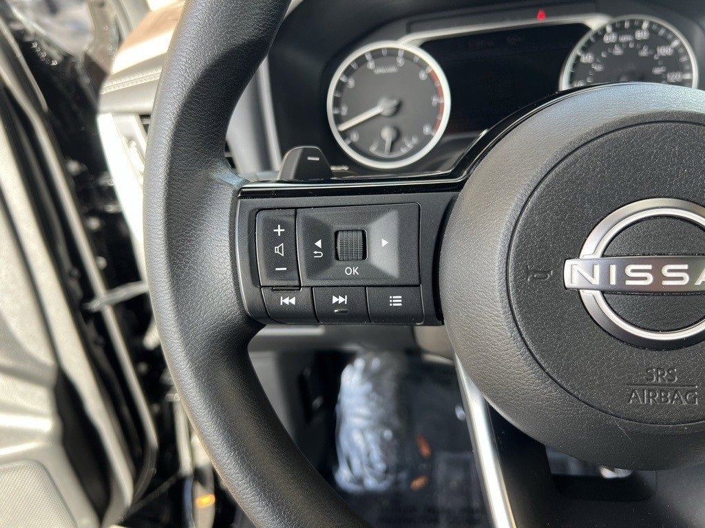 Used 2023 Nissan Rogue SV image 15