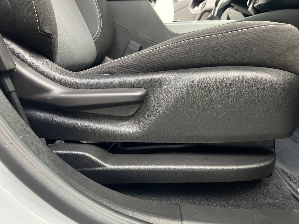 Used 2025 Chevrolet Blazer LT FWD image 23