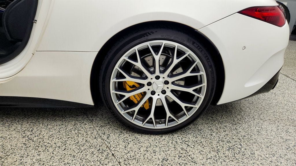 Used 2022 Mercedes-Benz SL 55 AMG 4MATIC w/ Driver Assistance Package image 9