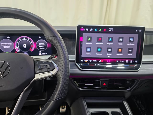 Certified 2025 Volkswagen Tiguan SE R-Line image 17
