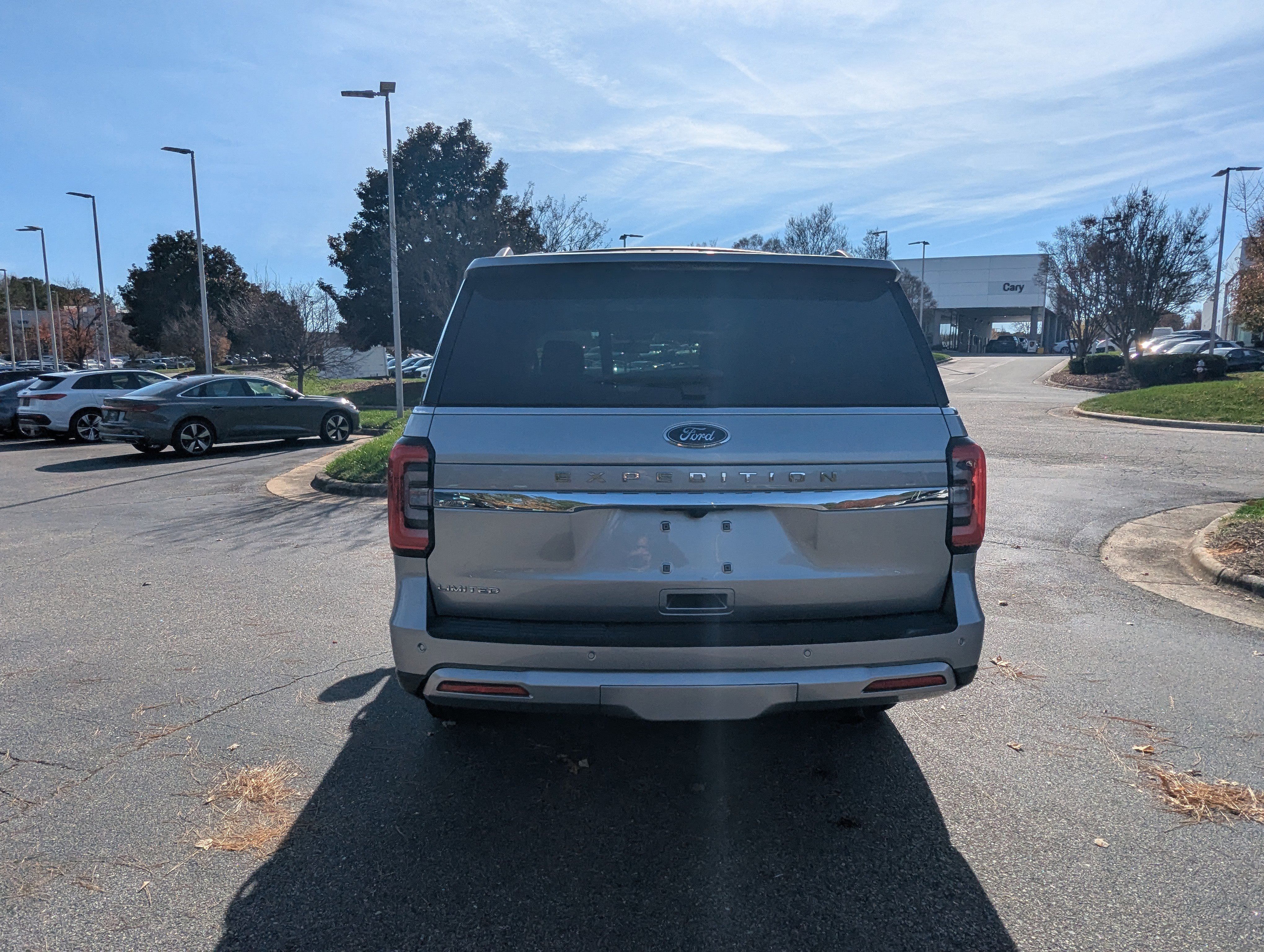 Used 2024 Ford Expedition Limited image 6