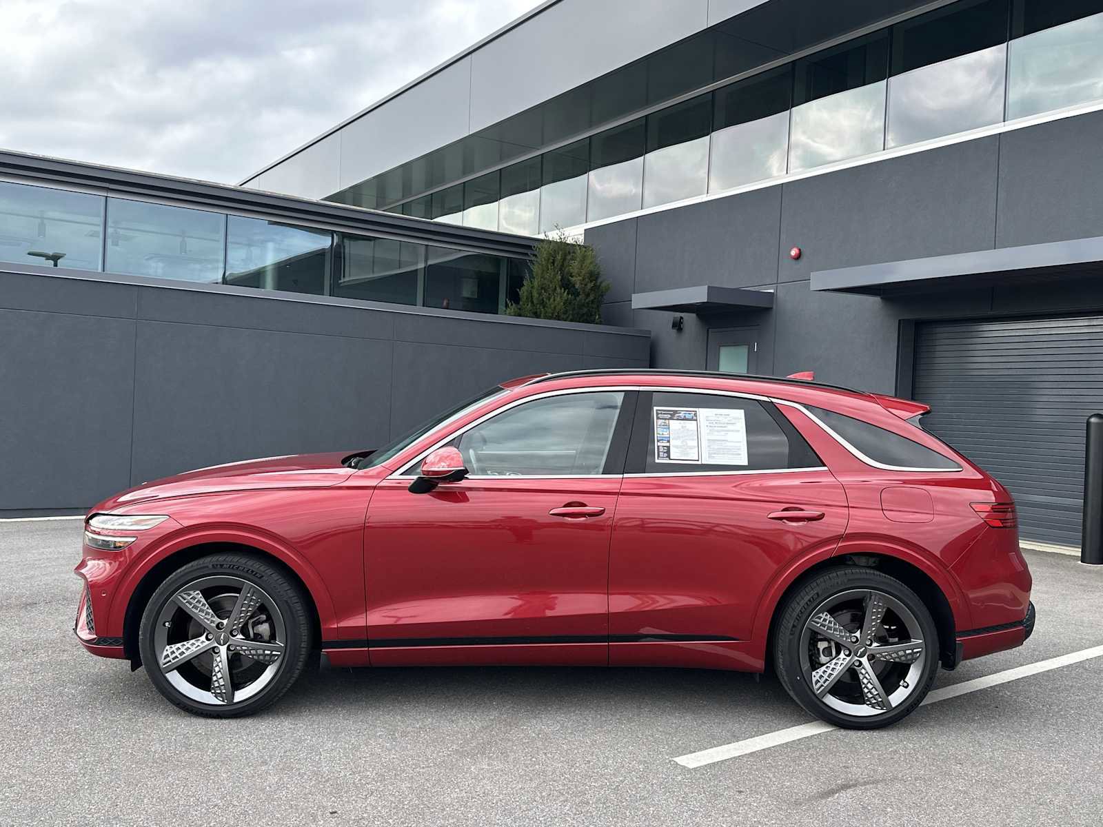 Used 2022 Genesis GV70 2.5T w/ Sport Prestige Package image 4