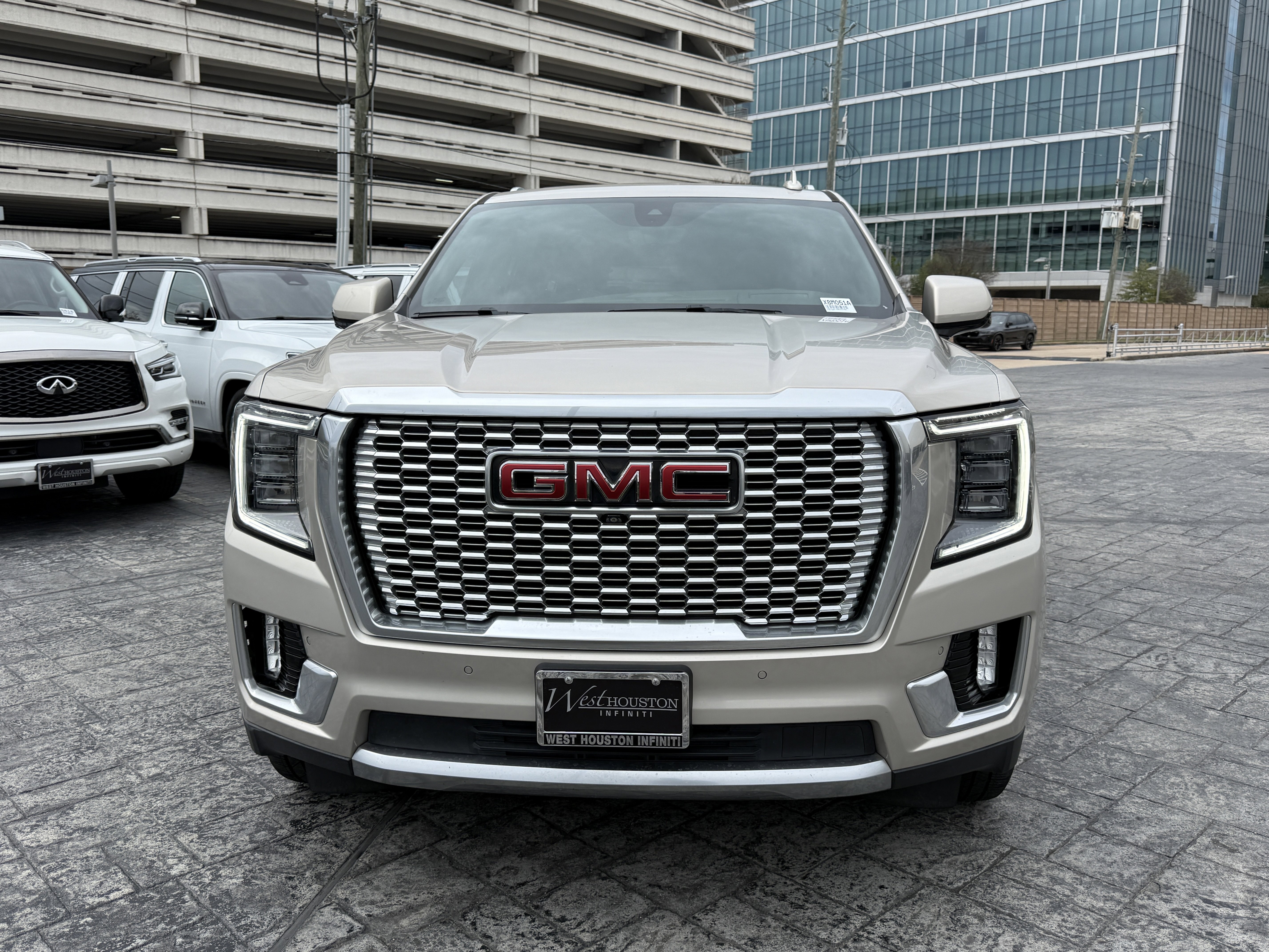 Used 2021 GMC Yukon XL Denali w/ Denali Premium Package image 2