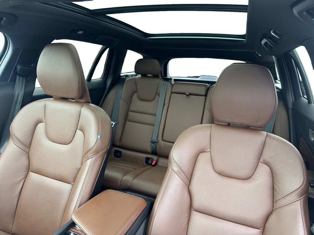 Used 2025 Volvo V60 B5 Cross Country Plus image 21