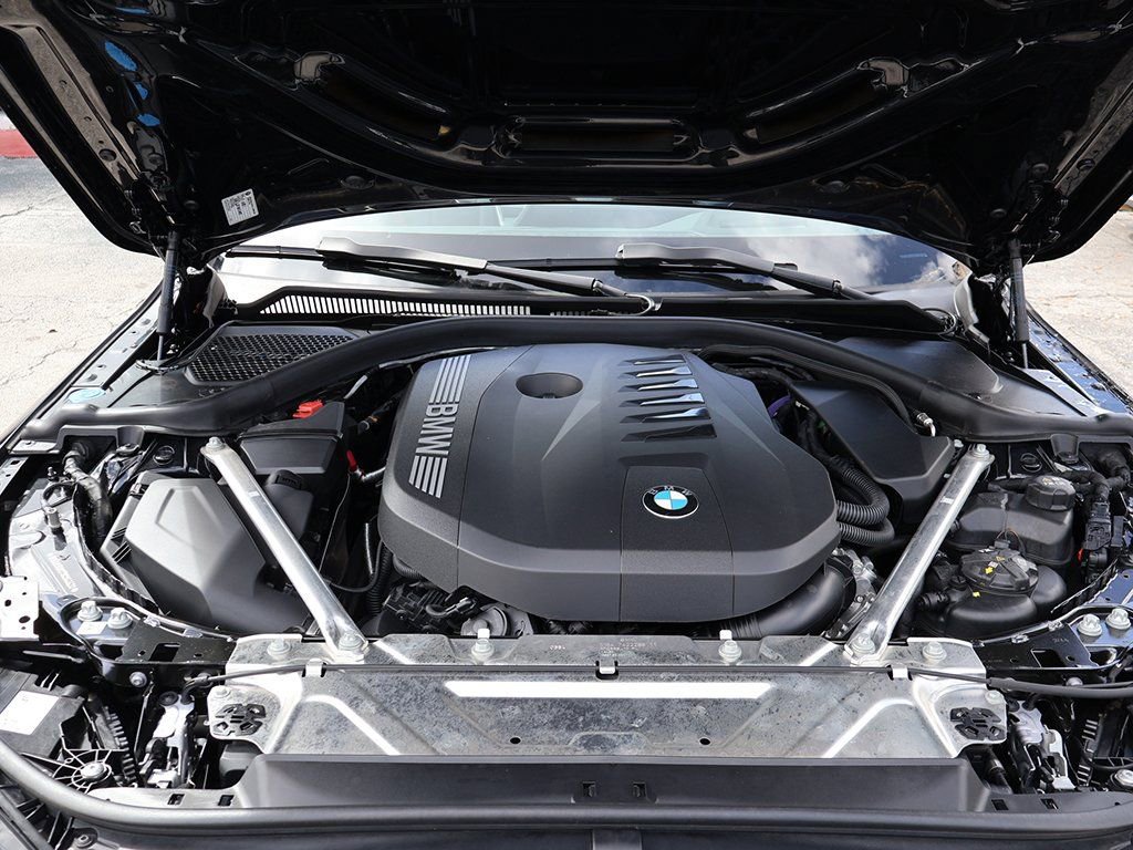 Used 2025 BMW M440i Convertible w/ Premium Package image 26