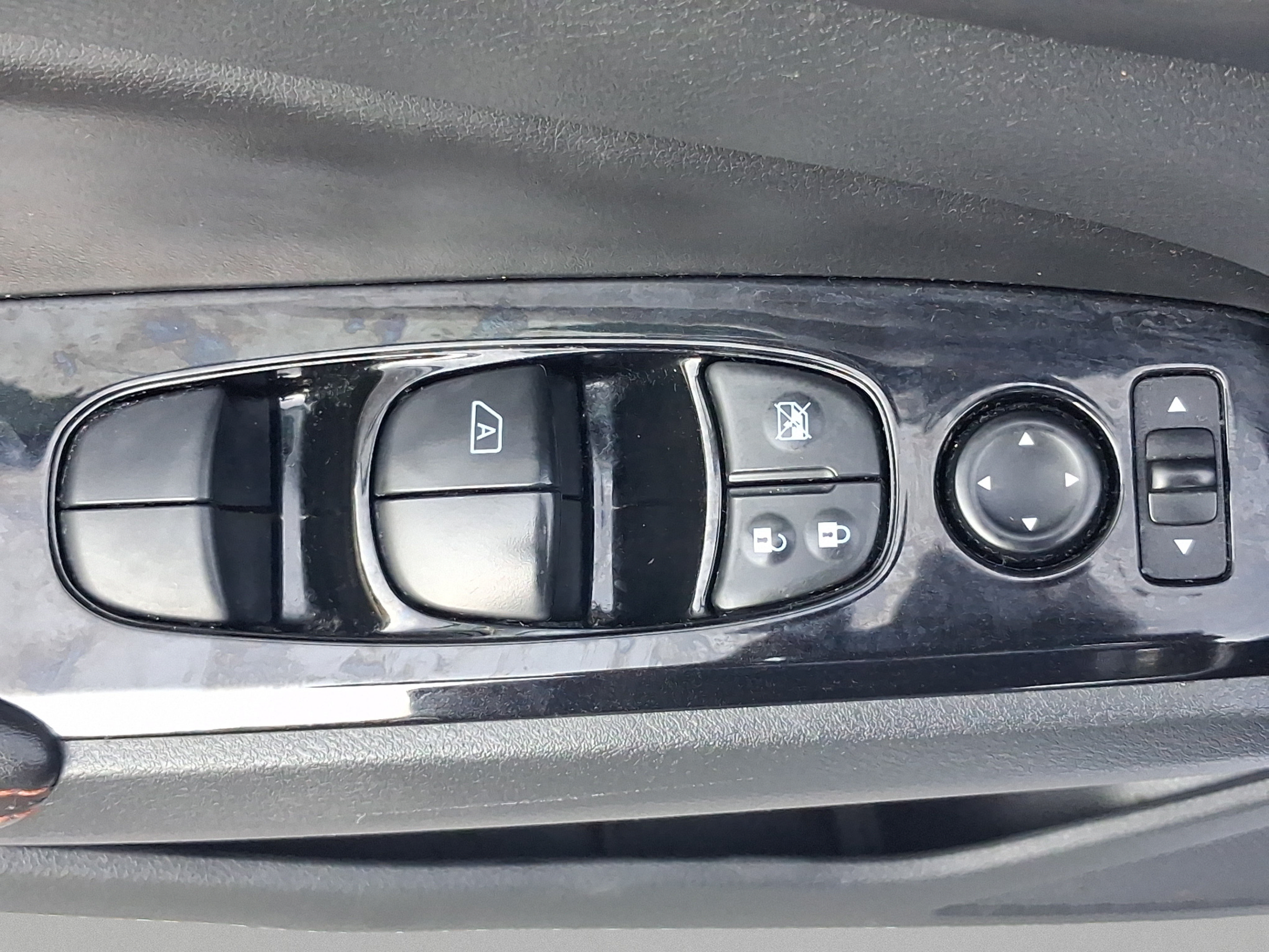 Used 2024 Nissan Altima 2.5 SR FWD image 14
