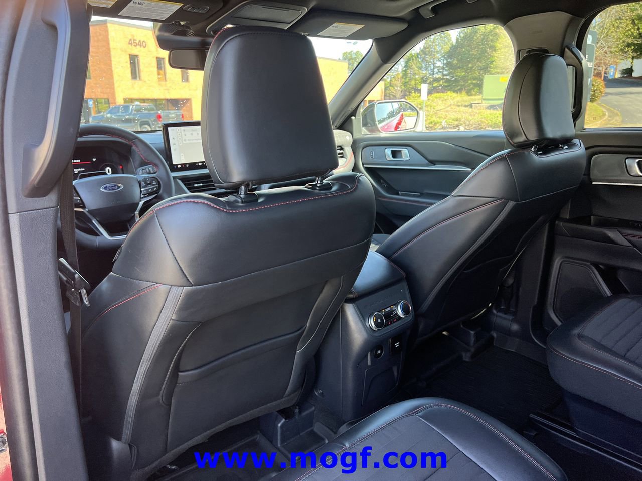 Certified 2025 Ford Explorer ST-Line w/ Premium Package AWD/4WD image 21