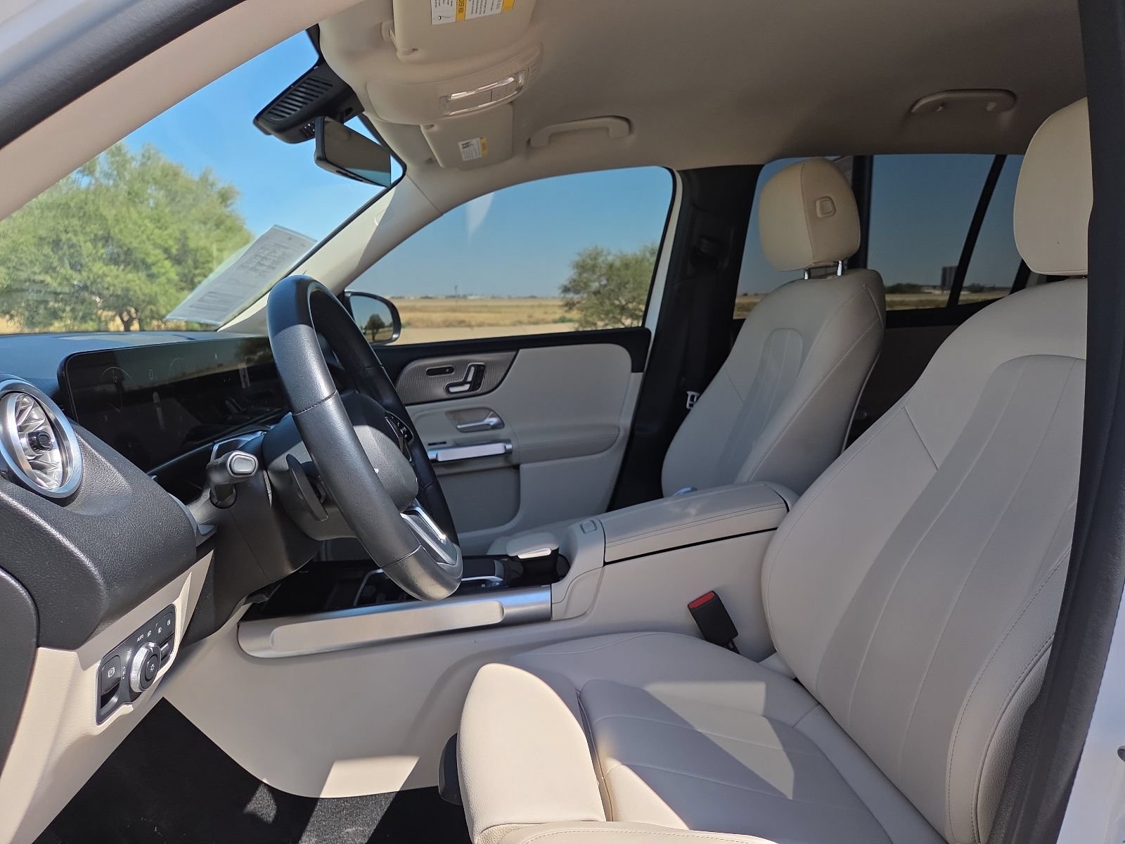 Used 2022 Mercedes-Benz GLB 250 4MATIC w/ Premium Package Lite image 21